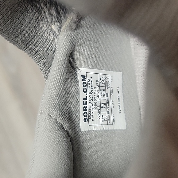 NWOT Sorel Explorer Blitz Gray w/ Yellow Wonens Shoes Size 7 1/2 - Picture 8 of 8